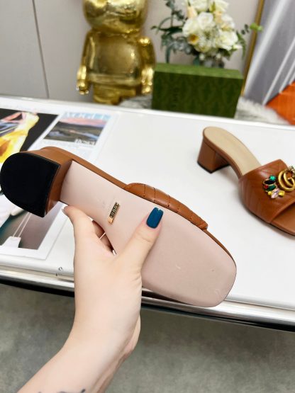 Gucci spring and summer new GG rhinestone buckle round toe thick heel slippers - Image 7