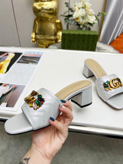 Gucci spring and summer new GG rhinestone buckle round toe thick heel slippers - Image 7