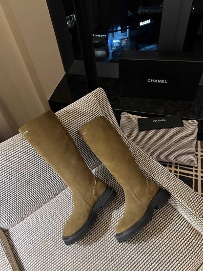 Chanel autumn and winter new handsome green brown personality stunning letter knight boots - Image 7