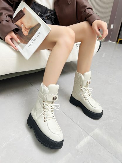 Chanel's new autumn and winter beige diamond-style bread boots - Image 7