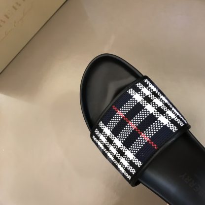 Burberry classic men's slippers - Image 7