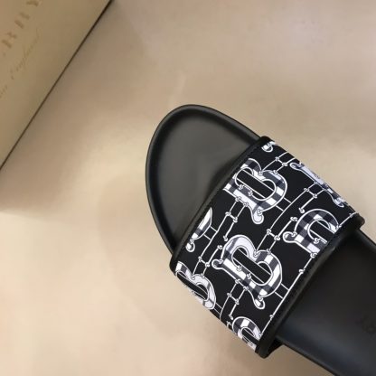 Burberry classic men's slippers - Image 7