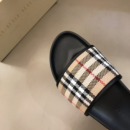 Burberry Casual Classic Men's Slippers - Image 7