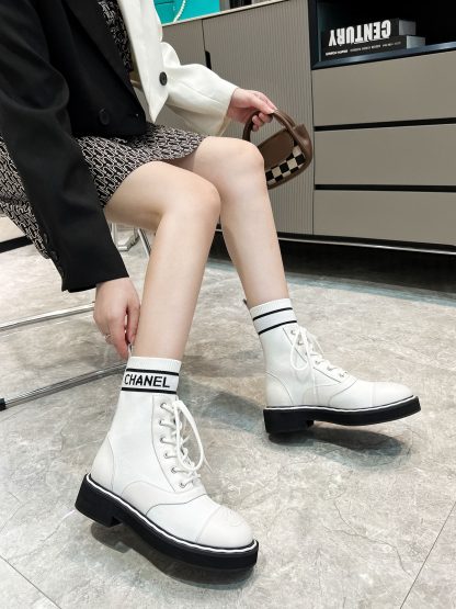 Chanel's latest white boots from the Paris catwalk - Image 6