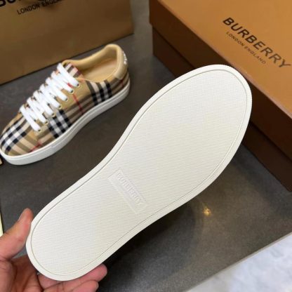 Burberry low-top sneakers - Image 7