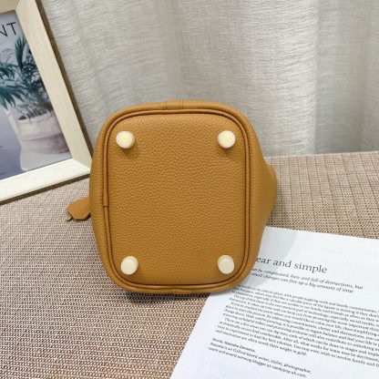 Hermès mini 14cm shopping basket bag is soft, versatile and very light - Image 7