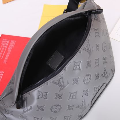 Louis Vuitton M46108 DISCOVERY Small Leather Bag - Image 7