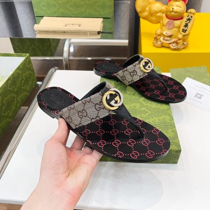 Gucci women's flat slippers - Image 7
