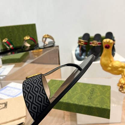 Gucci women's flat slippers - Image 7