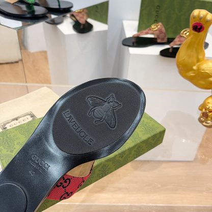 Gucci women's flat slippers - Image 8