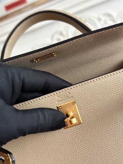 Hermes trench coat grey gold buckle crossbody bag Kelly25 size 25cm - Image 7