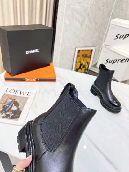 Chanel's latest black fashionable Chelsea boots for autumn and winter - Image 7