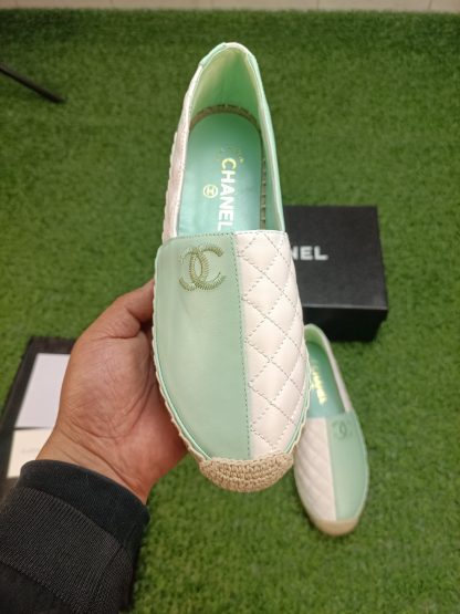 Chanel's early spring sunshine green and white new fisherman shoes - Image 5