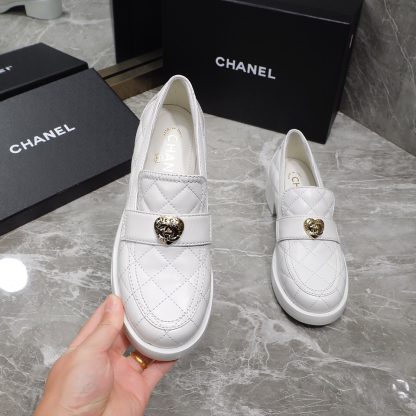 Chanel's early spring new love buckle thick heel white loafers, heel height 4.5cm - Image 7