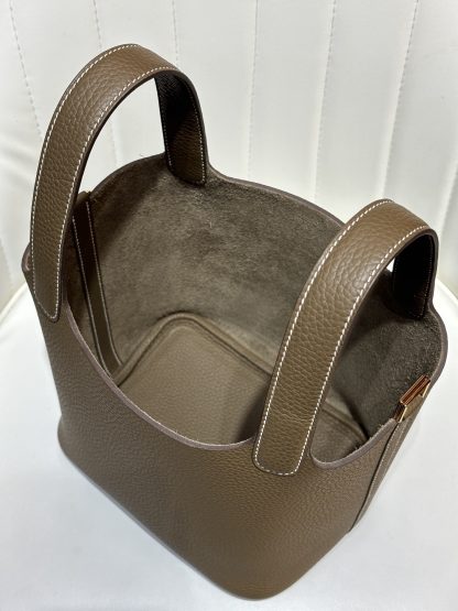 Hermès Elephant Grey Gold Buckle Basket Handbag - Image 7