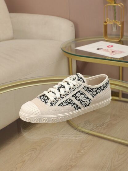 Gucci Double G embroidered low-top lace-up fashion sneakers - Image 9