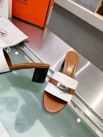 Hermès early spring new pure handmade white and brown thick heel sandals - Image 7