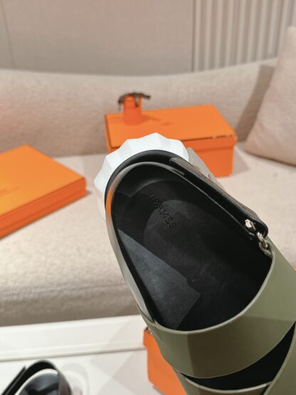 Hermès classic green comfortable casual style cross sandals - Image 7