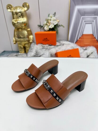 Hermès new spring and summer brown and black color matching thick heel sandals, heel height 5cm - Image 7