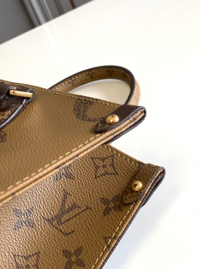 Louis Vuitton ONTHEGO Medium Handbag - Image 7