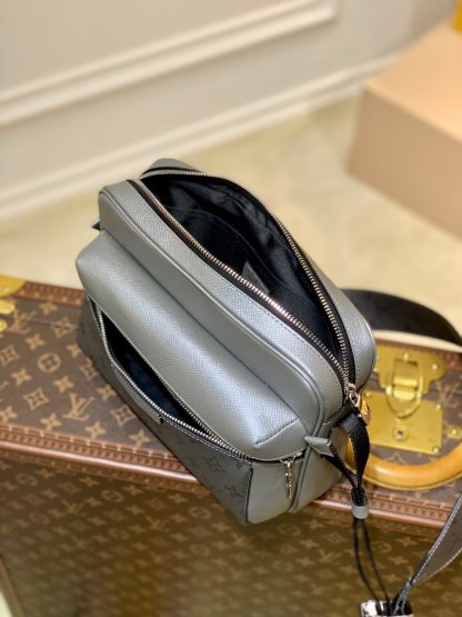 Louis Vuitton Outdoor messenger bag - Image 7