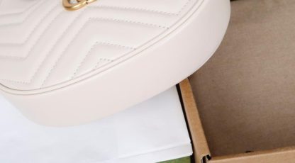 Gucci Crescent Shape Retro Handbag - Image 5