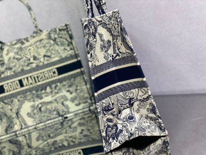 Dior Book tote dark blue tiger large - Image 7