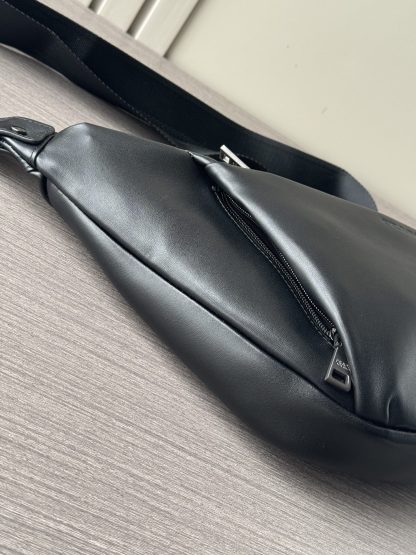 Prada stylish chest bag - Image 7