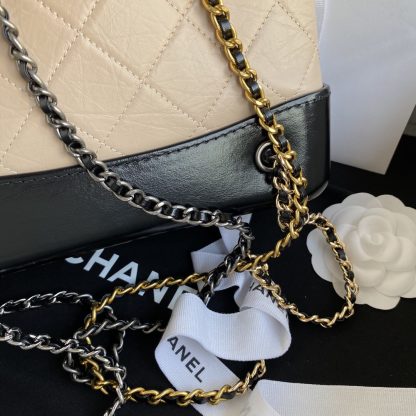 CHANEL new limited edition gold and silver chain retro backpack, Little香流浪 style - Image 7