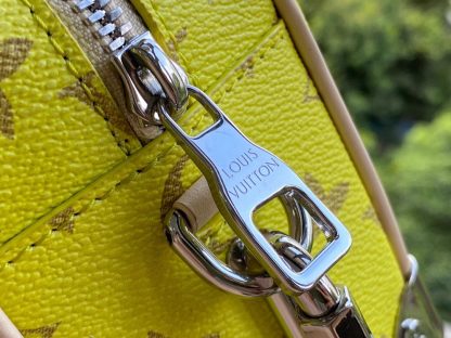 Louis Vuitton yellow flower white font silk screen chain small box bag - Image 7