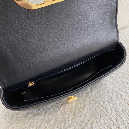Dior 𝗰𝗮𝗿𝗼21 diamond chain handbag - Image 8