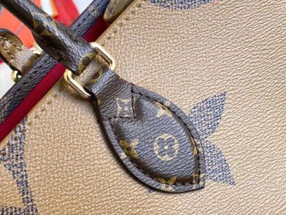 Louis Vuitton Onthego Medium Bag with Long Shoulder Strap in Black Leather - Image 7