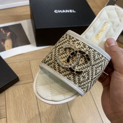 Chanel spring and summer white with flash brick double c flat slippers - Image 7