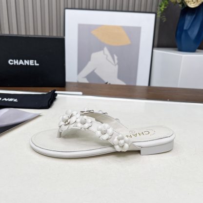 Chanel Spring/Summer White Delicate Shoes and Customized Flower Flip Flops Heel Height 1.5cm - Image 7