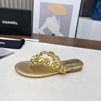 Chanel Spring/Summer Gold Delicate Shoes and Customized Flower Flip Flops Heel Height 1.5cm - Image 7