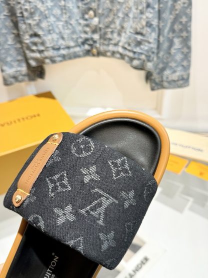 Louis Vuitton's latest fashion casual half slippers - Image 7
