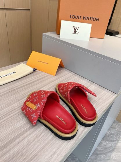 Louis Vuitton's latest fashion casual half slippers - Image 7