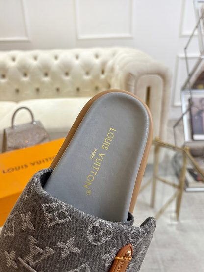 Louis Vuitton's latest fashion casual half slippers - Image 7