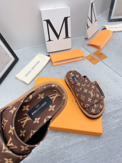 Louis Vuitton Early Spring Couple's Closed-Toe Slippers - Image 7