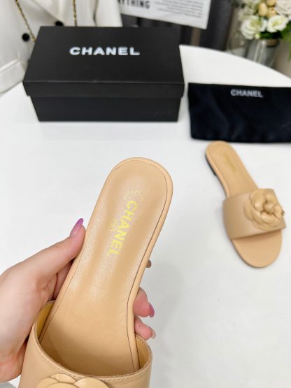 Chanel new apricot fabric sheepskin slippers - Image 6