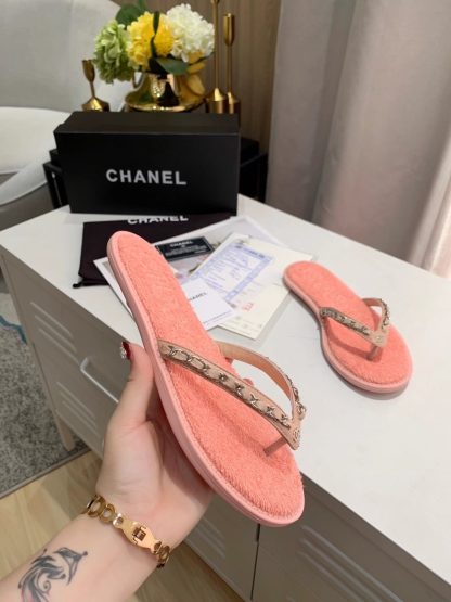Chanel Spring New Pink Chain Flip-Flops - Image 7