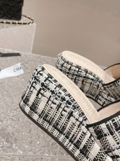 Chanel summer classic black and white double C design stylish and comfortable slippers front 3cm back 7cm - Image 7