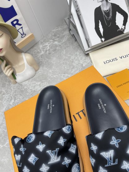 Louis Vuitton's latest hot-selling Velcro series couple's thick-soled slippers - Image 8