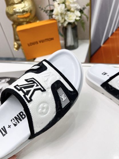 Louis Vuitton luxury men and women couple slippers - Image 7