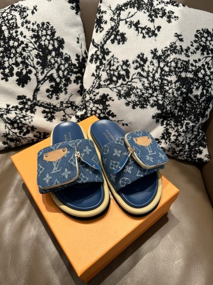 Louis Vuitton Couple's Small Backpack and Four-Color Slippers - Image 7