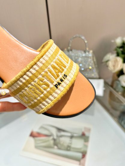 Dior exquisite fashionable flat slippers - Image 7