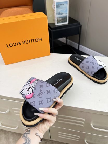 Louis Vuitton embossed logo Ol Llow Comfort slide sandals - Image 7