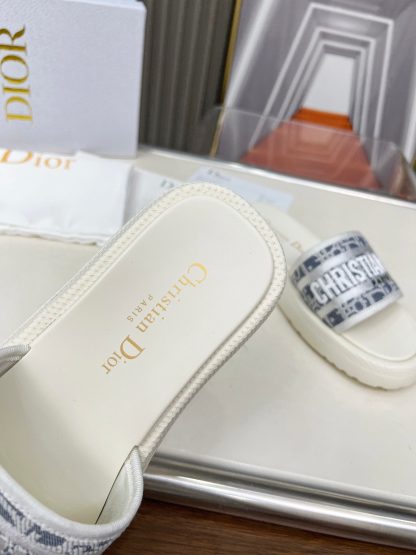 Dior's new versatile platform sandals - Image 7