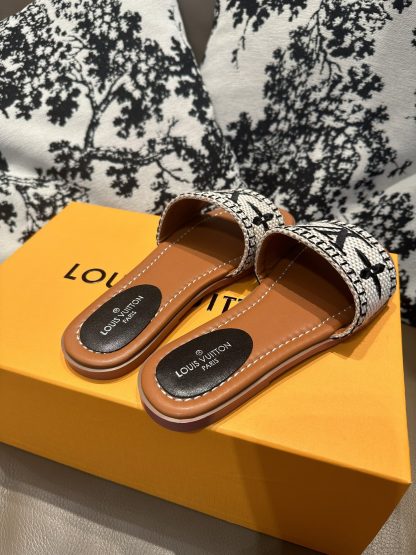 Louis Vuitton New Classic Slippers with Embroidery - Image 7