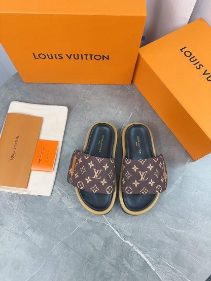 Louis Vuitton's latest fashion casual half slippers - Image 7